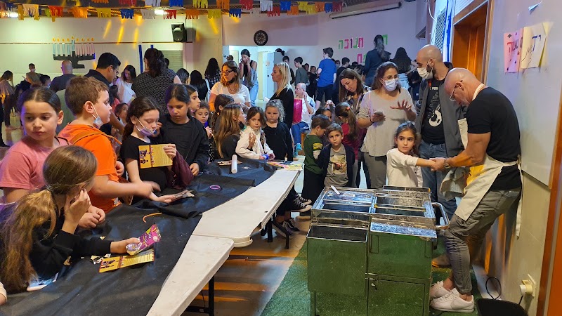 עמדת ידי השעווה באירוע קהילתי גדול